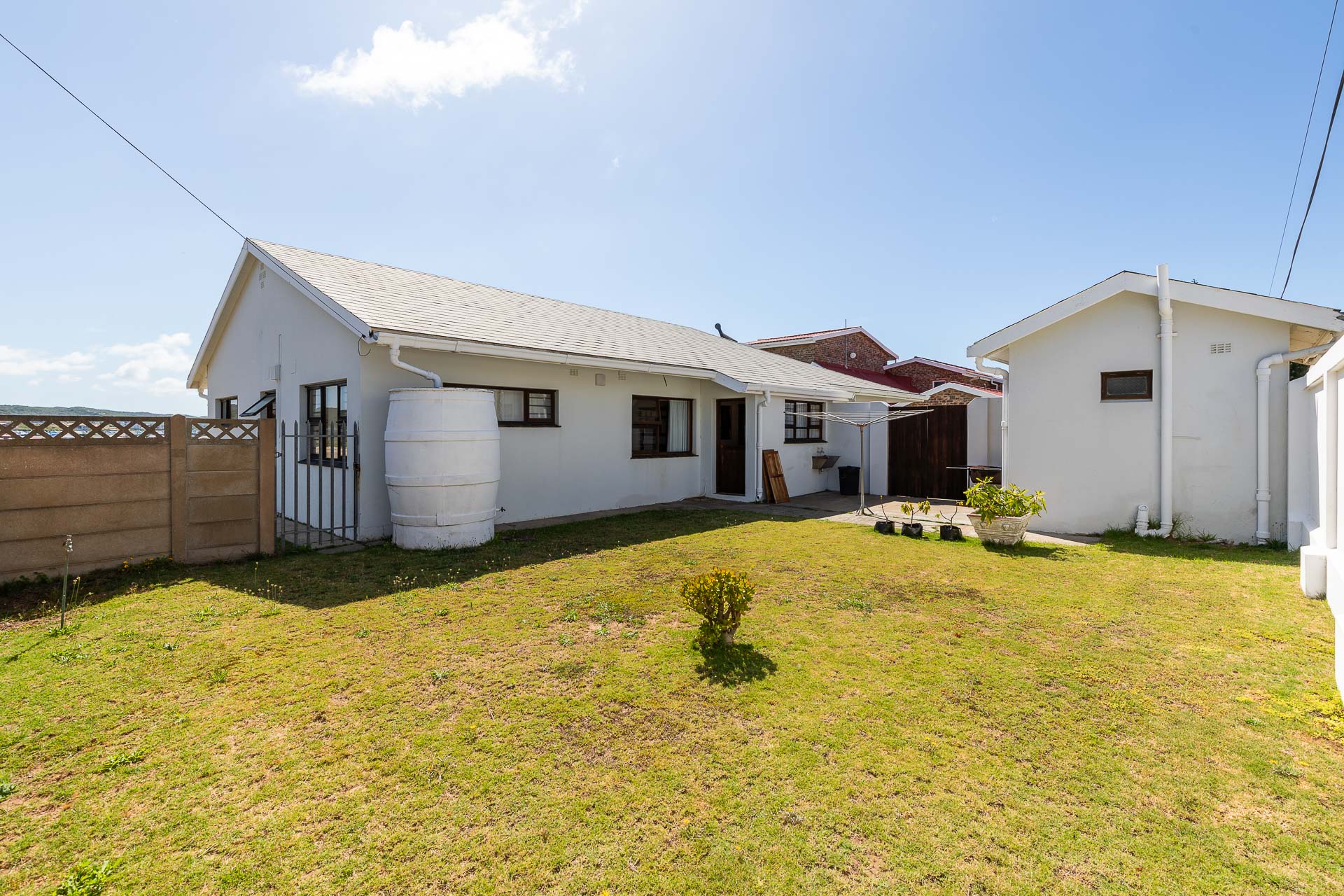 6 Bedroom Property for Sale in Stilbaai Wes Western Cape